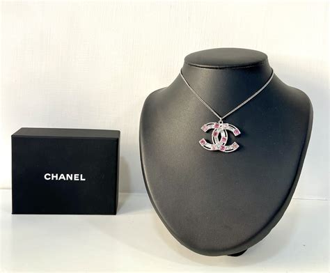 collana chanel doppia c